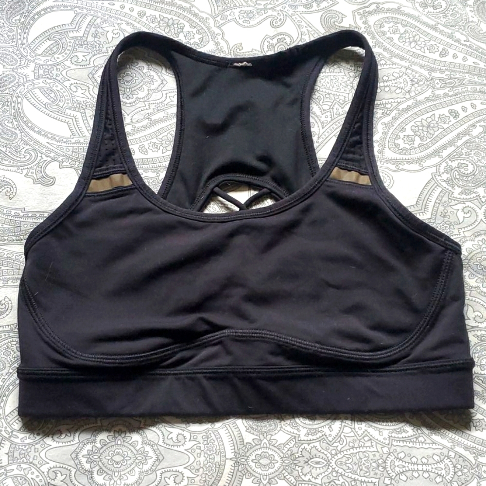 Black Lululemon sports bra